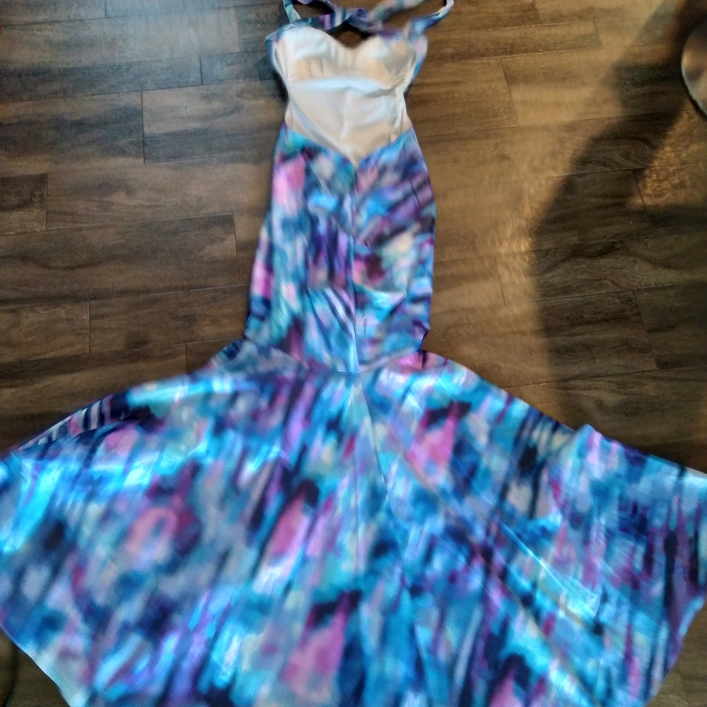 Dress - Picture 4 of 5